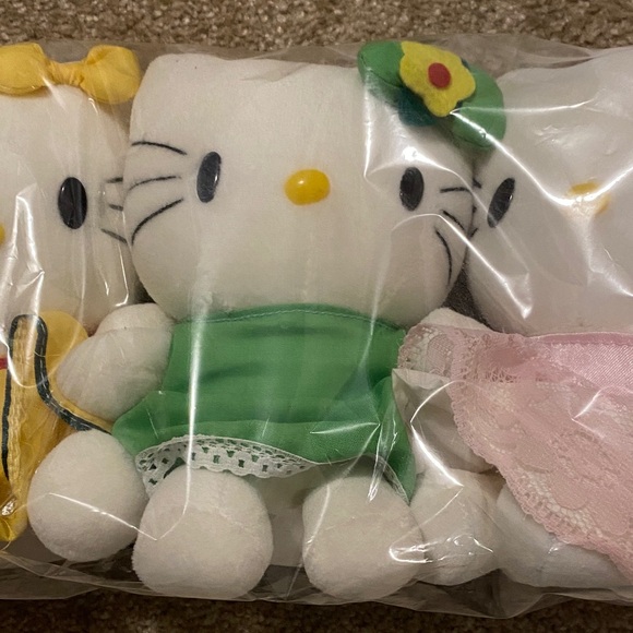 Hello Kitty Plush Set - Picture 3 of 7